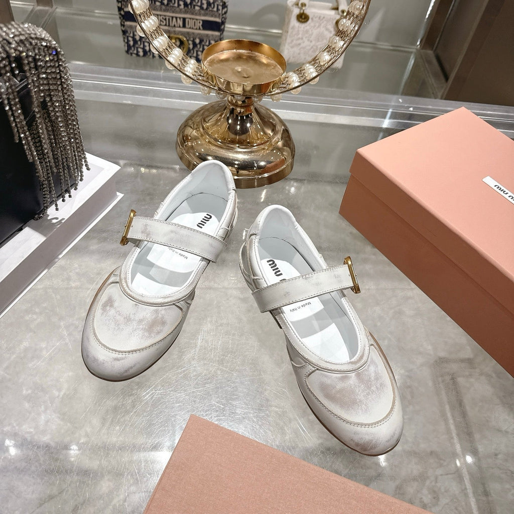 MIUMIU 26S MARY JANE FLATS IN WHITE CALFSKIN GOLD BUCKLE
