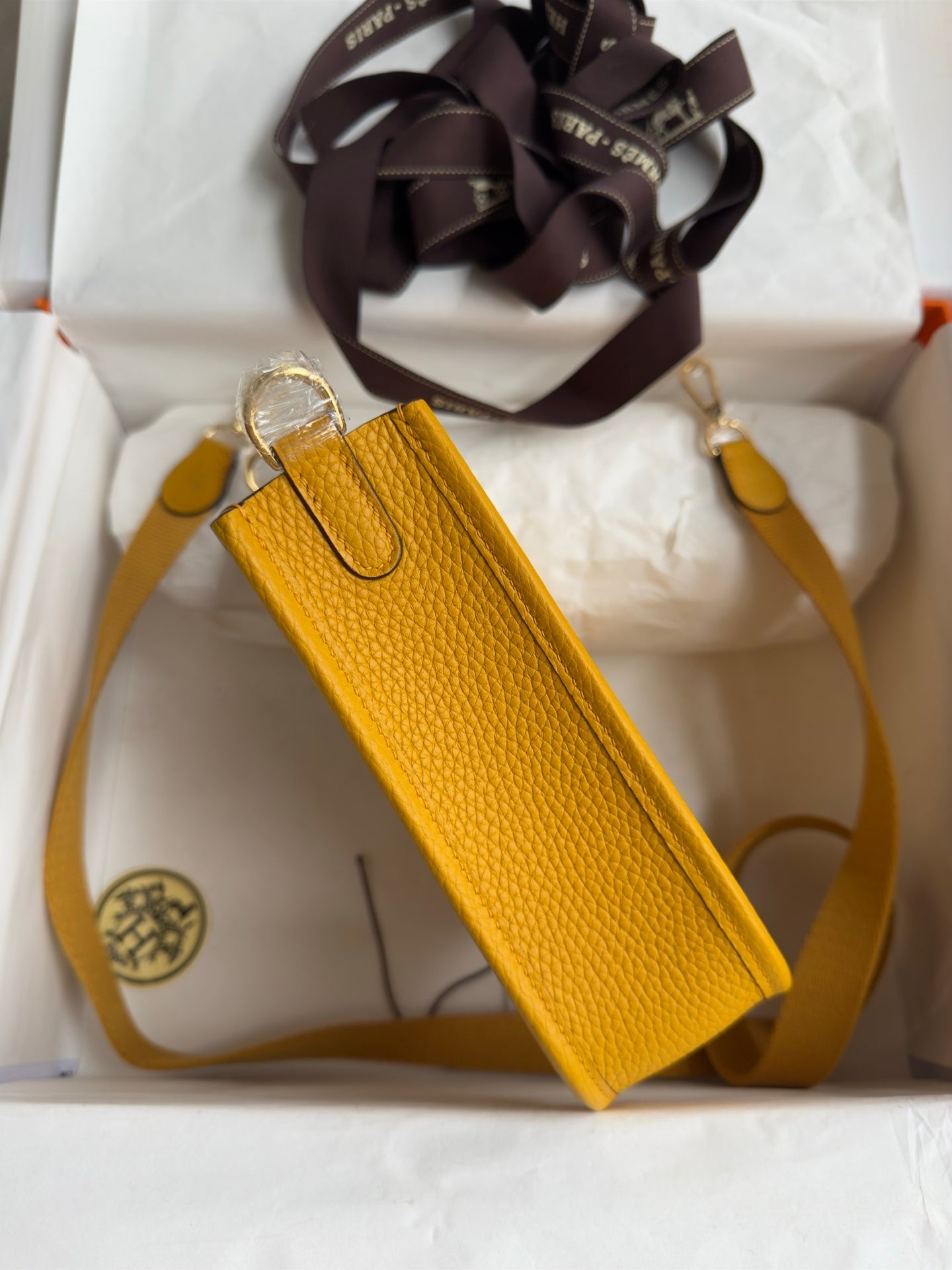 HM 25S EVELYNE 17 CM IN DARK YELLOW COWHIDE WITH GOLD HARDWARE