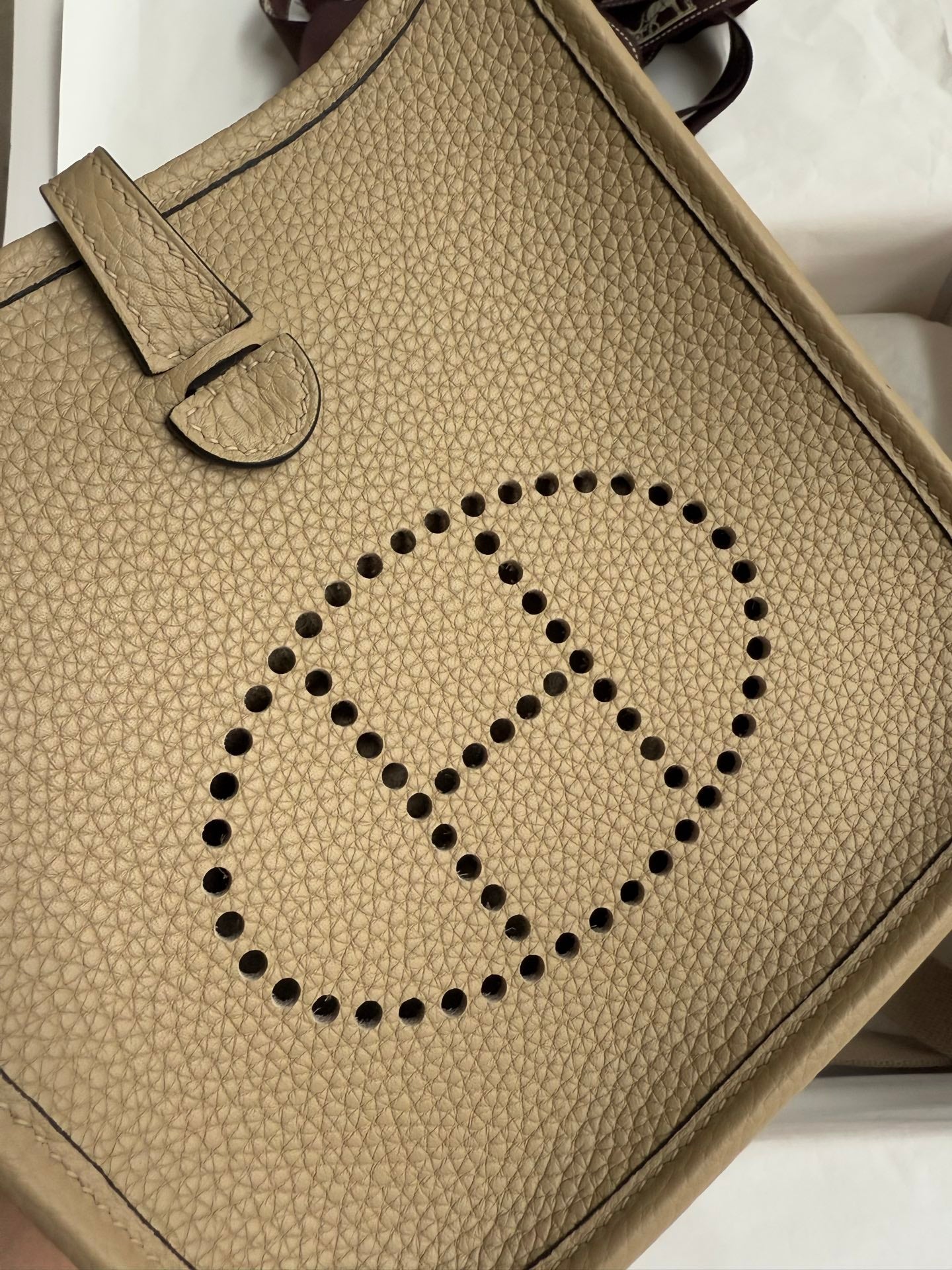 HM 25S EVELYNE 17 CM IN BEIGE COWHIDE WITH GOLD HARDWARE