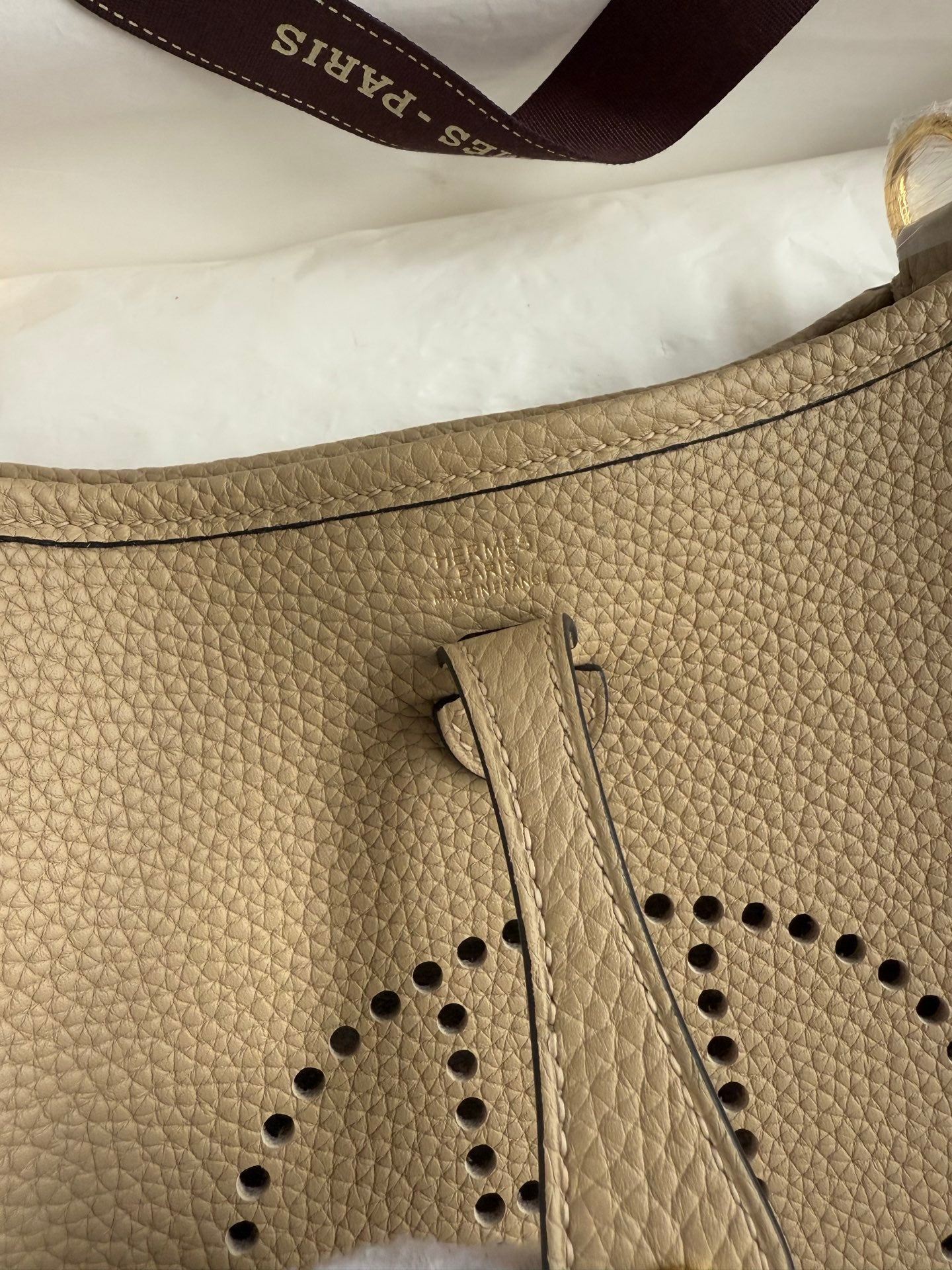 HM 25S EVELYNE 17 CM IN BEIGE COWHIDE WITH GOLD HARDWARE