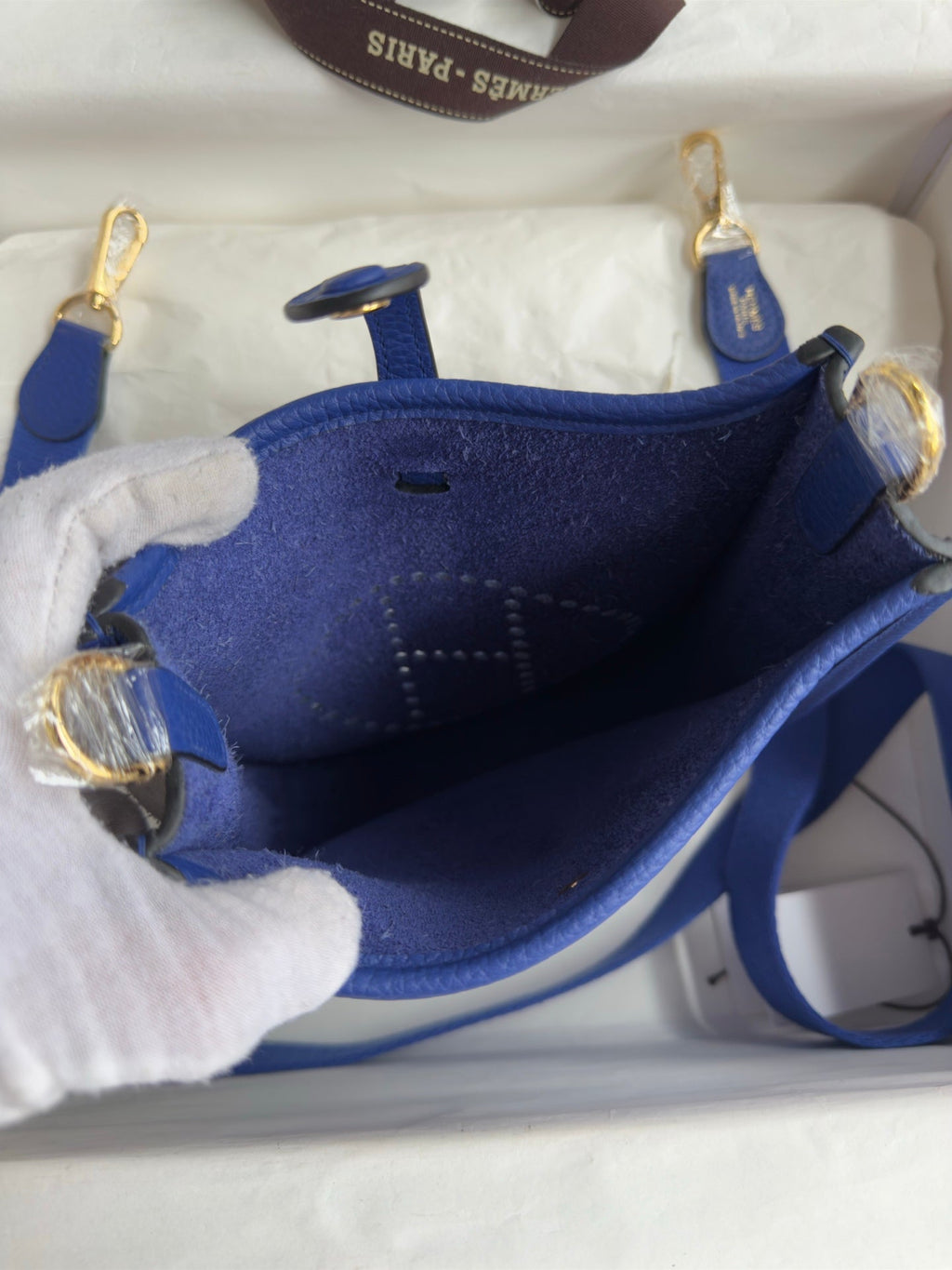 HM 25S EVELYNE 17 CM IN NAVY BLUE COWHIDE WITH GOLD HARDWARE