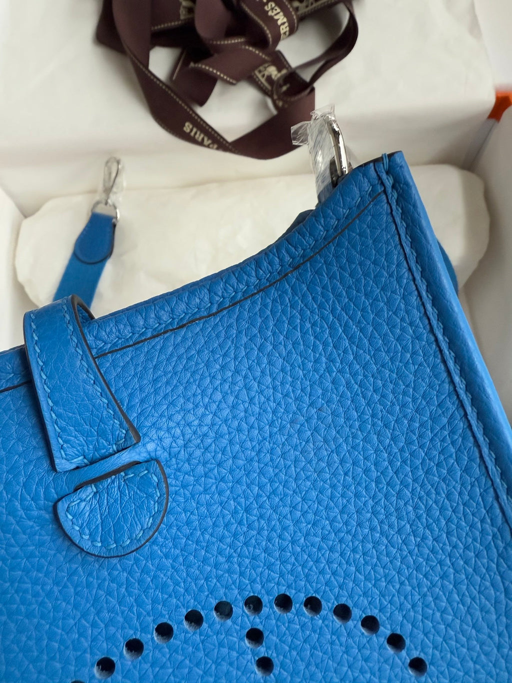 HM 25S EVELYNE 17 CM IN BLUE COWHIDE WITH SILVER HARDWARE
