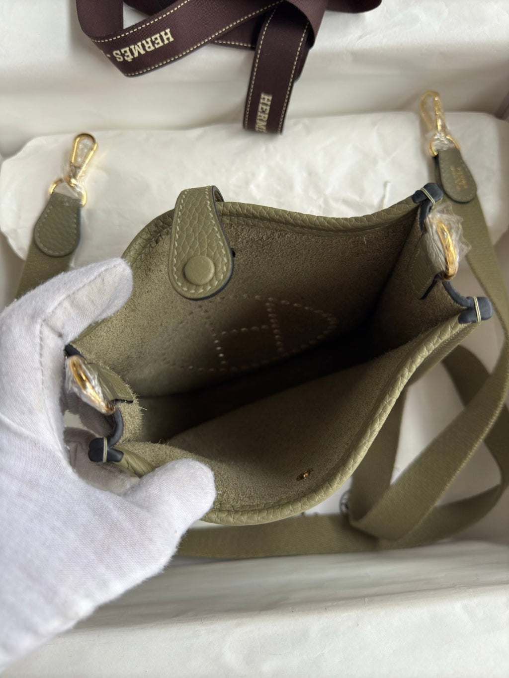 HM 25S EVELYNE 17 CM IN OLIVE GRAY COWHIDE WITH GOLD HARDWARE
