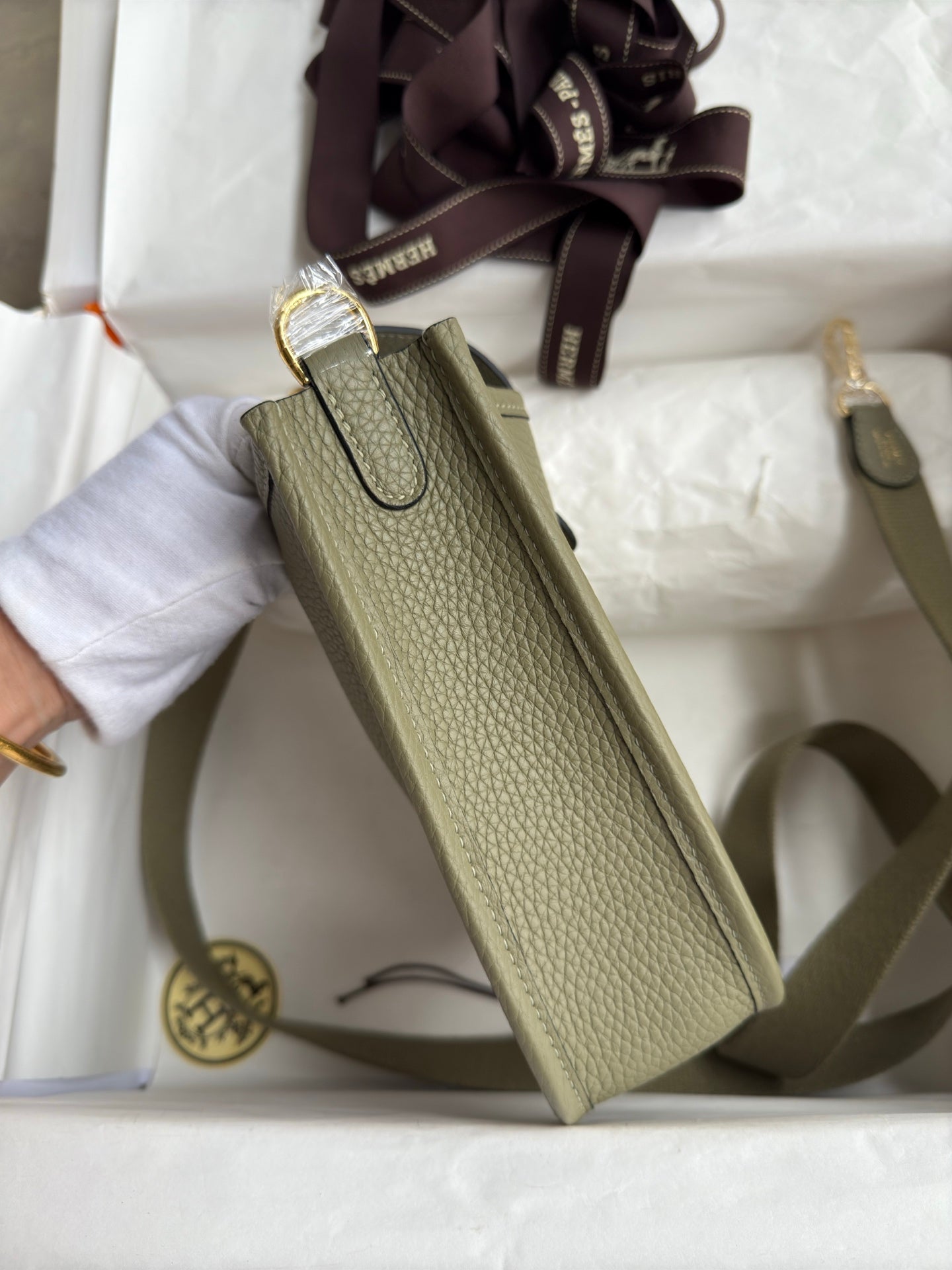 HM 25S EVELYNE 17 CM IN OLIVE GRAY COWHIDE WITH GOLD HARDWARE