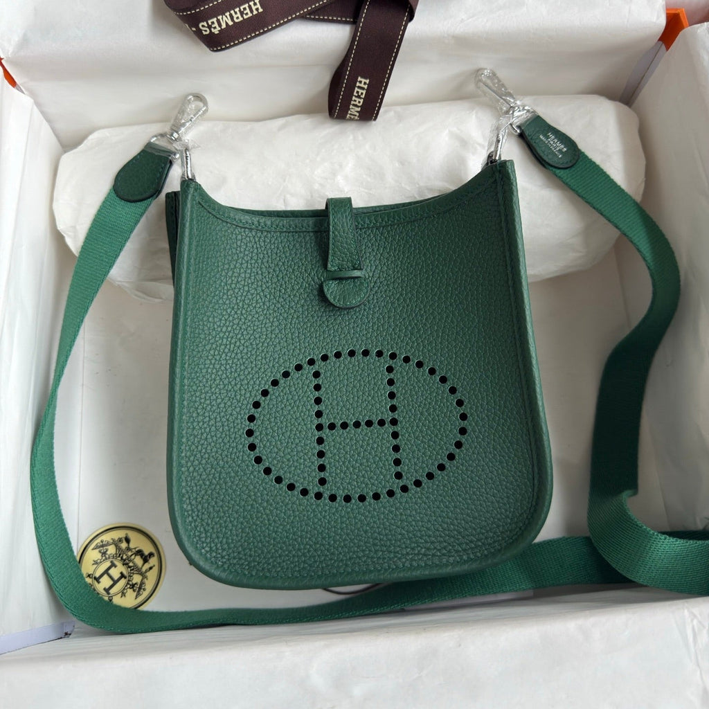 HM 25S EVELYNE 17 CM IN DARK GREEN COWHIDE WITH SILVER HARDWARE