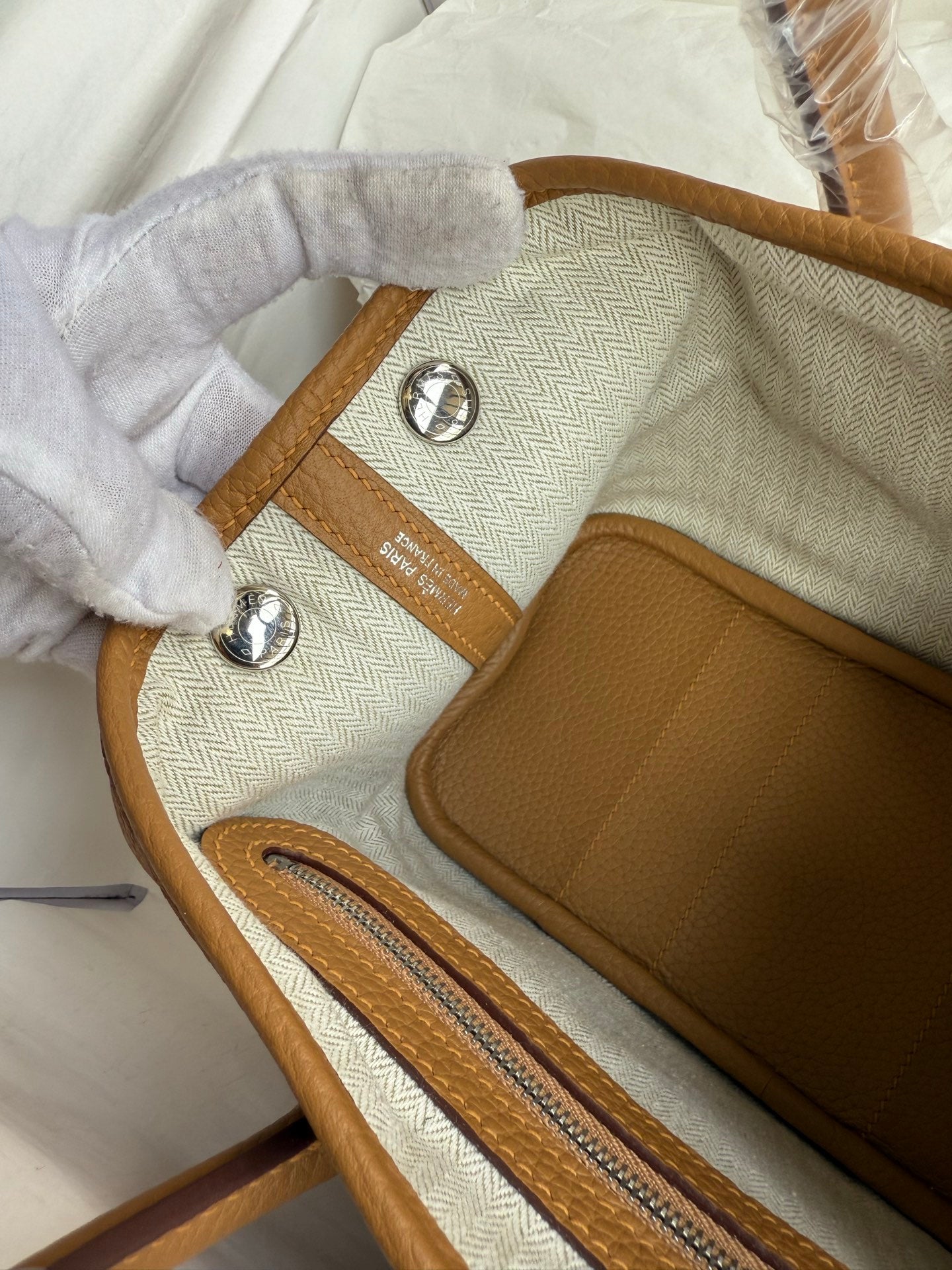HM 25S GARDEN PARTY 23 CM IN CARAMEL BROWN TOGO