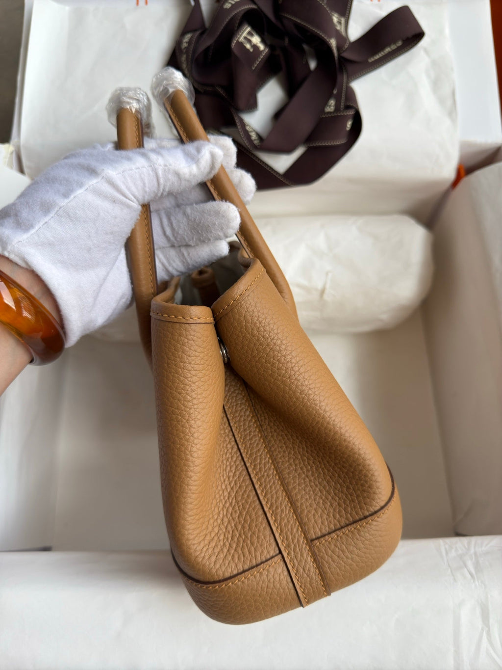HM 25S GARDEN PARTY 23 CM IN CARAMEL BROWN TOGO