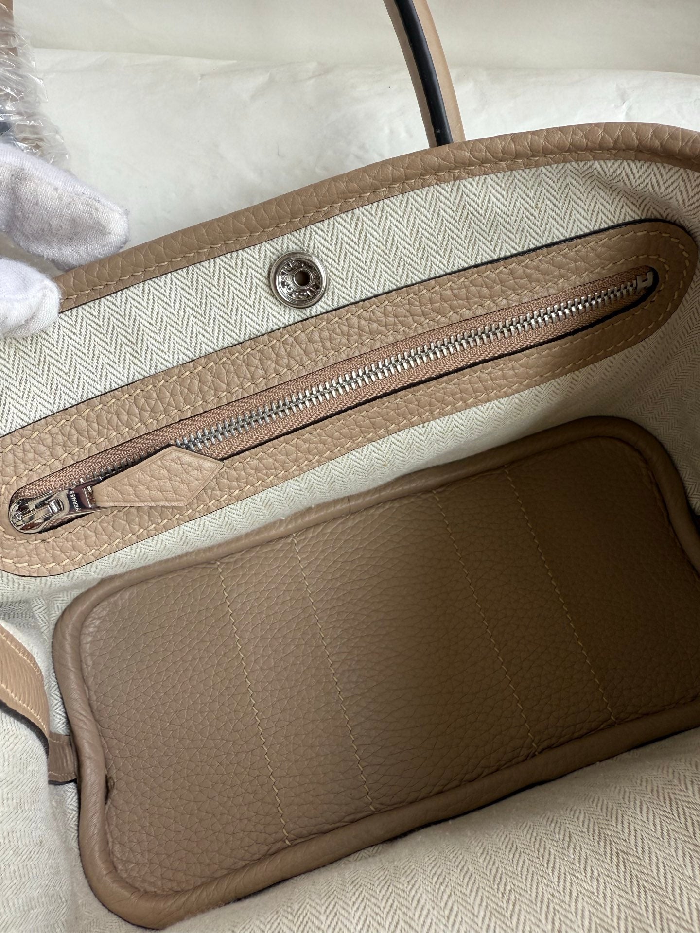 HM 25S GARDEN PARTY 23 CM IN WARM BEIGE TOGO
