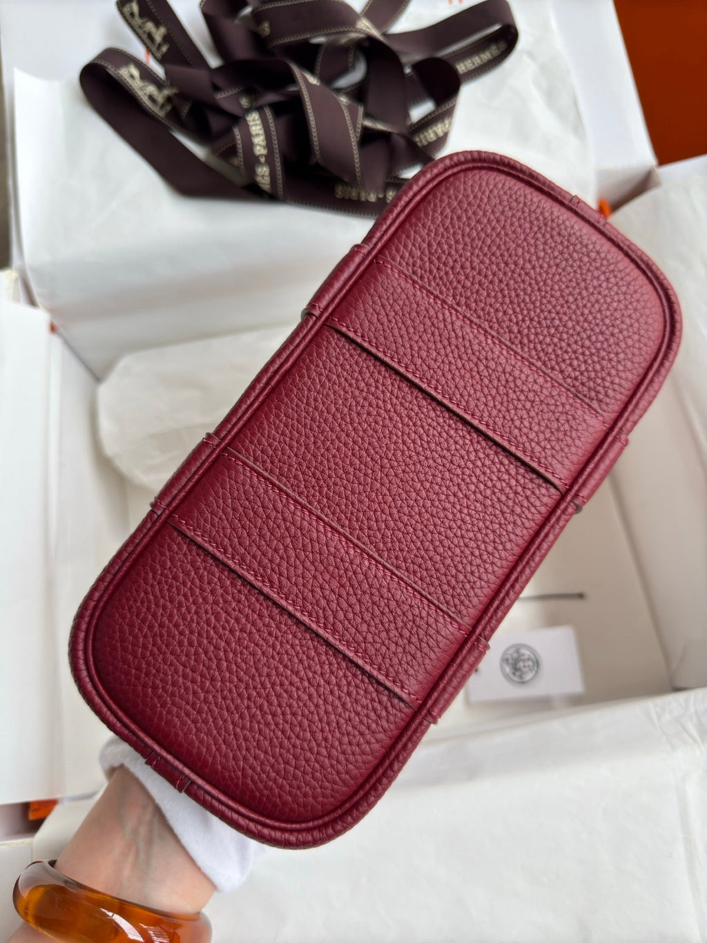 HM 25S GARDEN PARTY 23 CM IN DARK RED TOGO