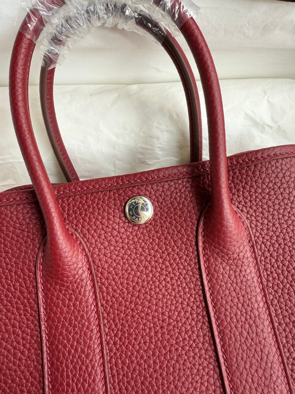 HM 25S GARDEN PARTY 23 CM IN DARK RED TOGO