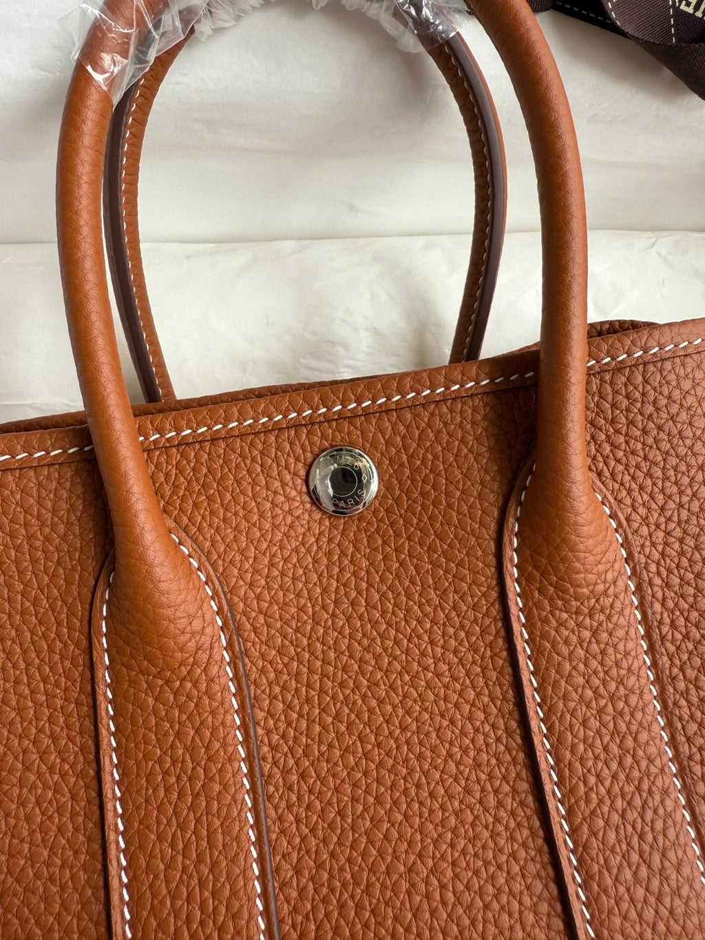 HM 25S GARDEN PARTY 23 CM IN CHESTNUT BROWN TOGO