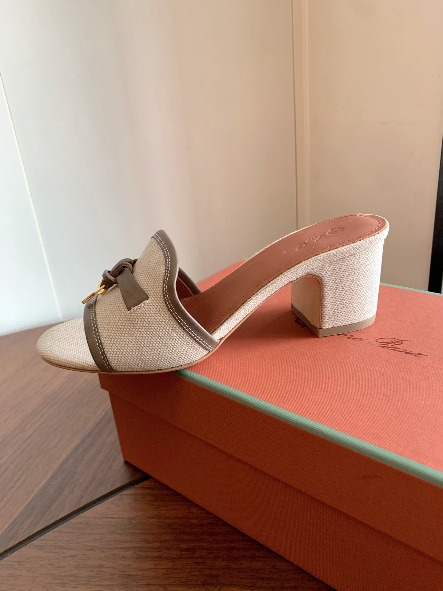 LP 26S SUMMER MULE HEELS 60MM IN BEIGE CANVAS AND TAUPE BROWN CALFSKIN GOLD HARDWARE