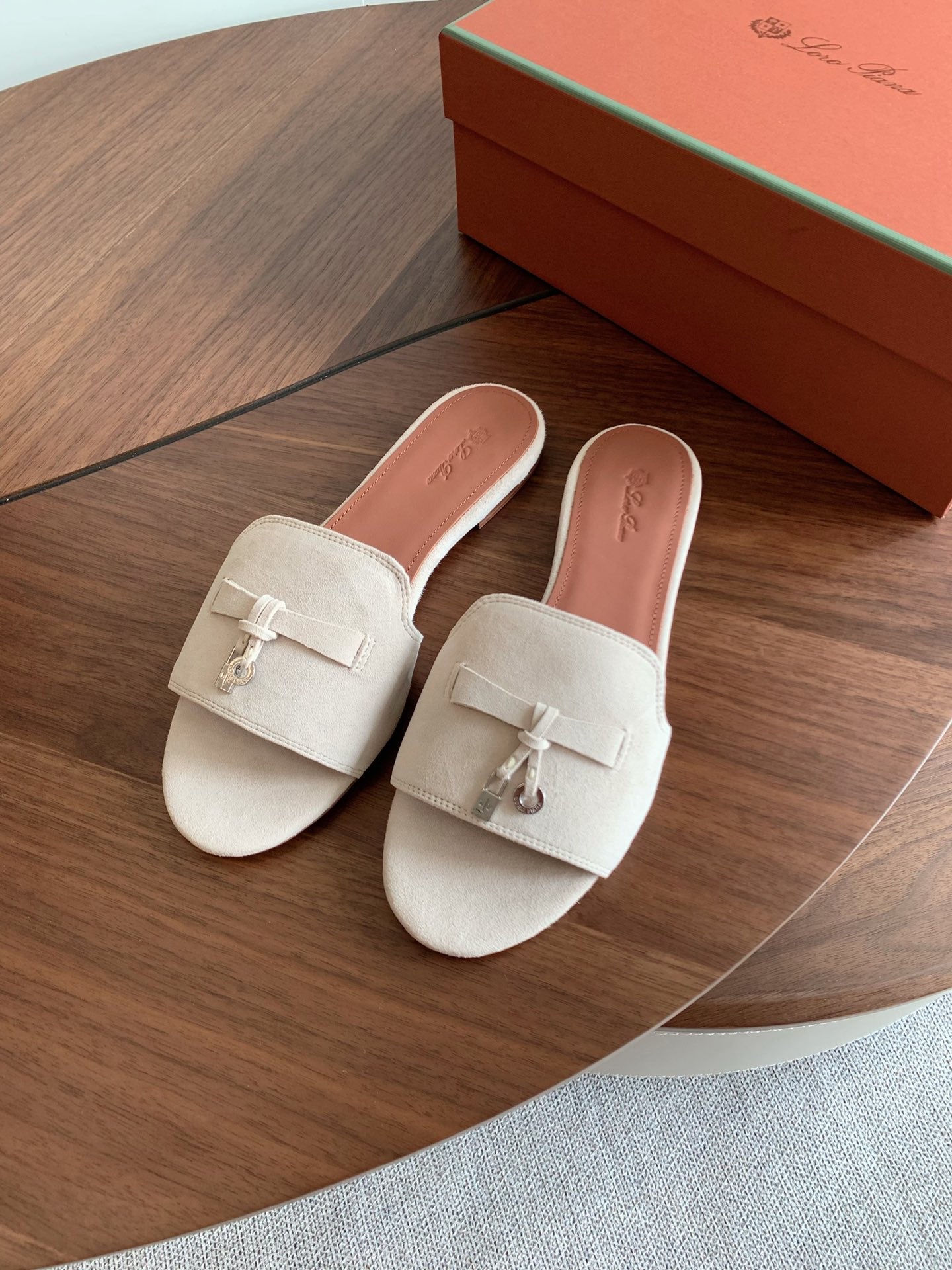 LP 26S SUMMER CHARMS SLIDES IN CREAM WHITE SUEDE SILVER HARDWARE