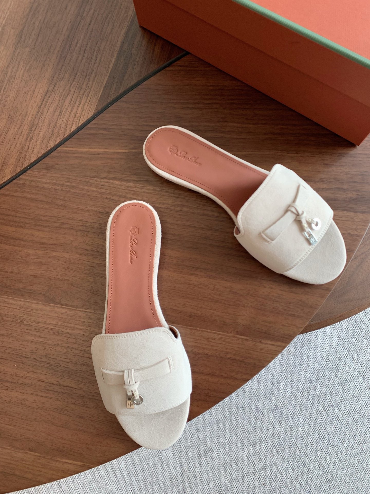 LP 26S SUMMER CHARMS SLIDES IN CREAM WHITE SUEDE SILVER HARDWARE