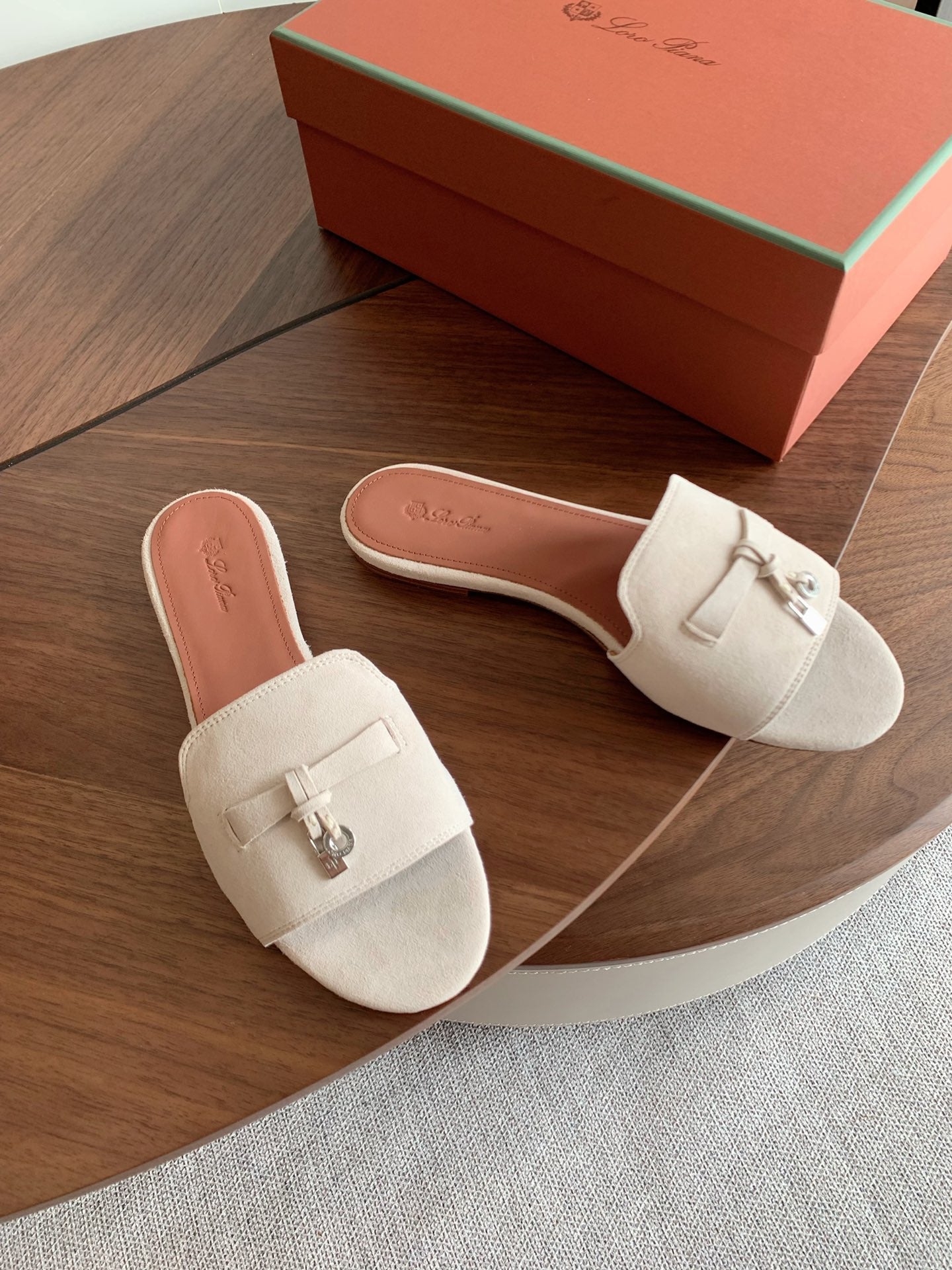 LP 26S SUMMER CHARMS SLIDES IN CREAM WHITE SUEDE SILVER HARDWARE