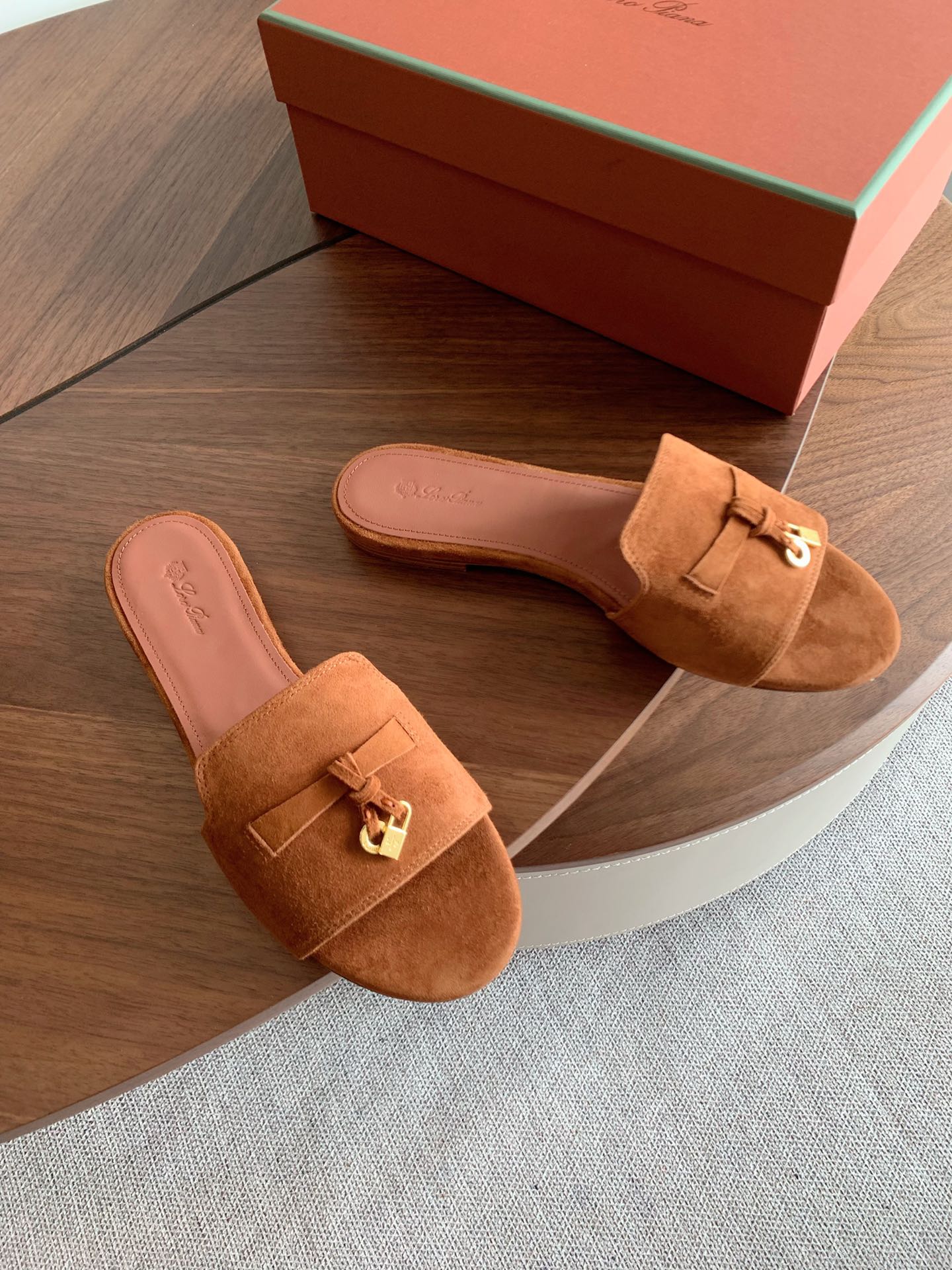 LP 26S SUMMER CHARMS SLIDES IN CARAMEL BROWN SUEDE GOLD HARDWARE
