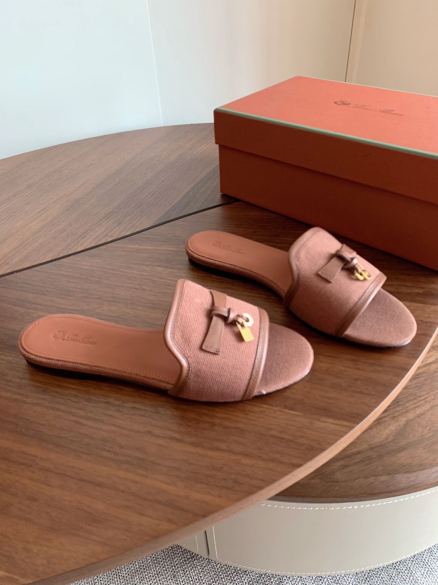 LP 26S SUMMER CHARMS SLIDES IN DUSTY ROSE BROWN CANVAS AND CALFSKIN GOLD HARDWARE