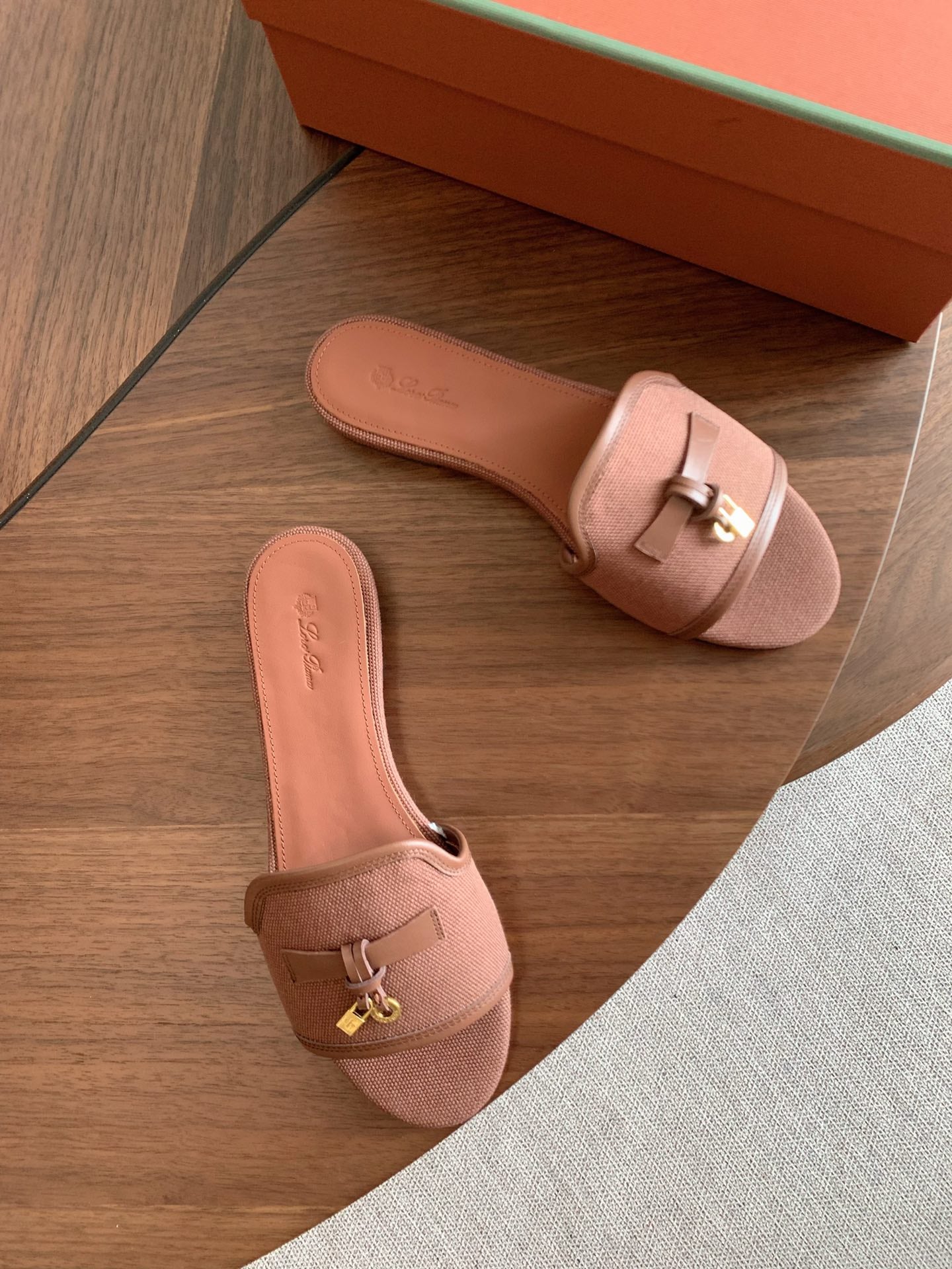 LP 26S SUMMER CHARMS SLIDES IN DUSTY ROSE BROWN CANVAS AND CALFSKIN GOLD HARDWARE