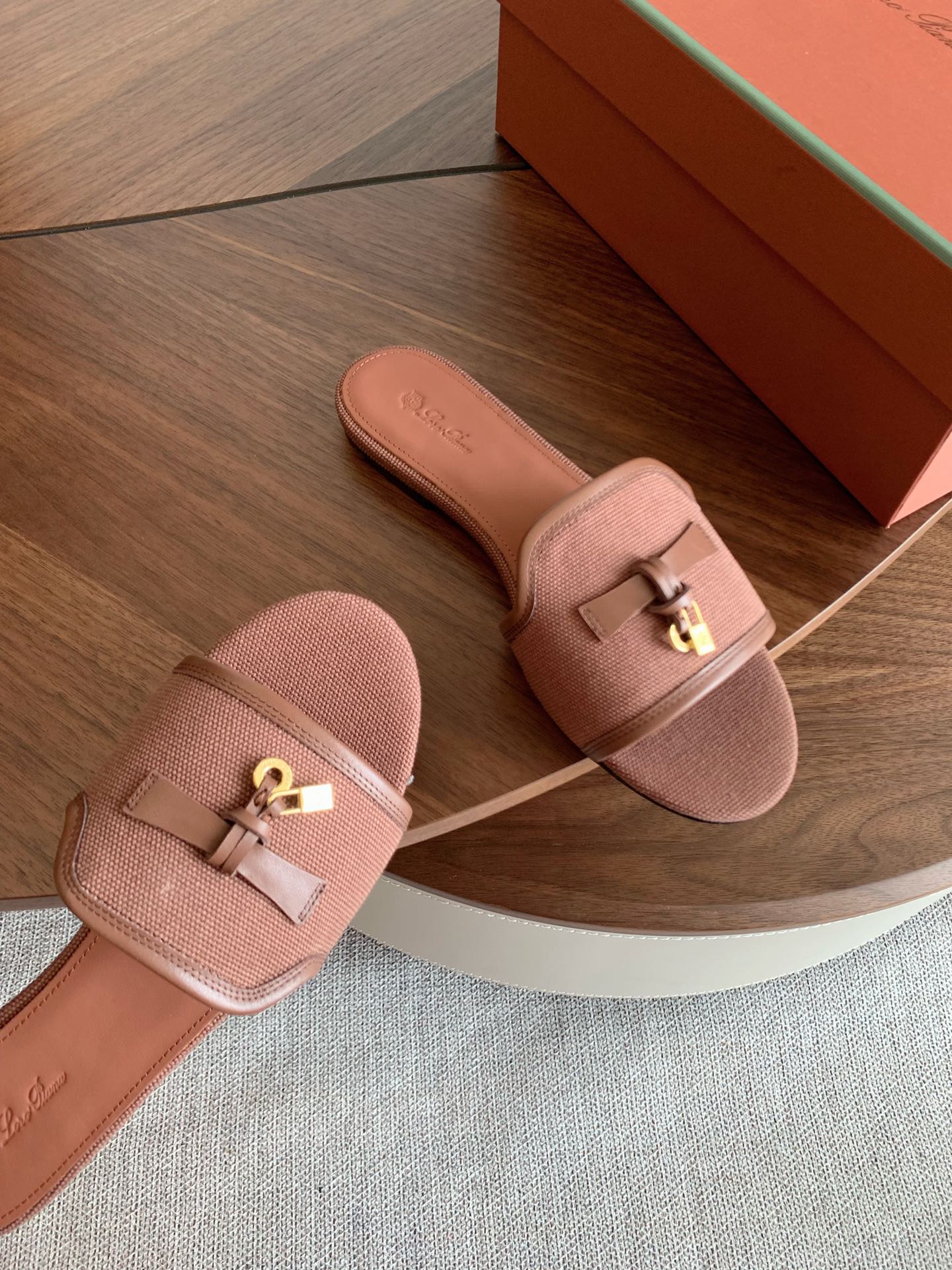 LP 26S SUMMER CHARMS SLIDES IN DUSTY ROSE BROWN CANVAS AND CALFSKIN GOLD HARDWARE