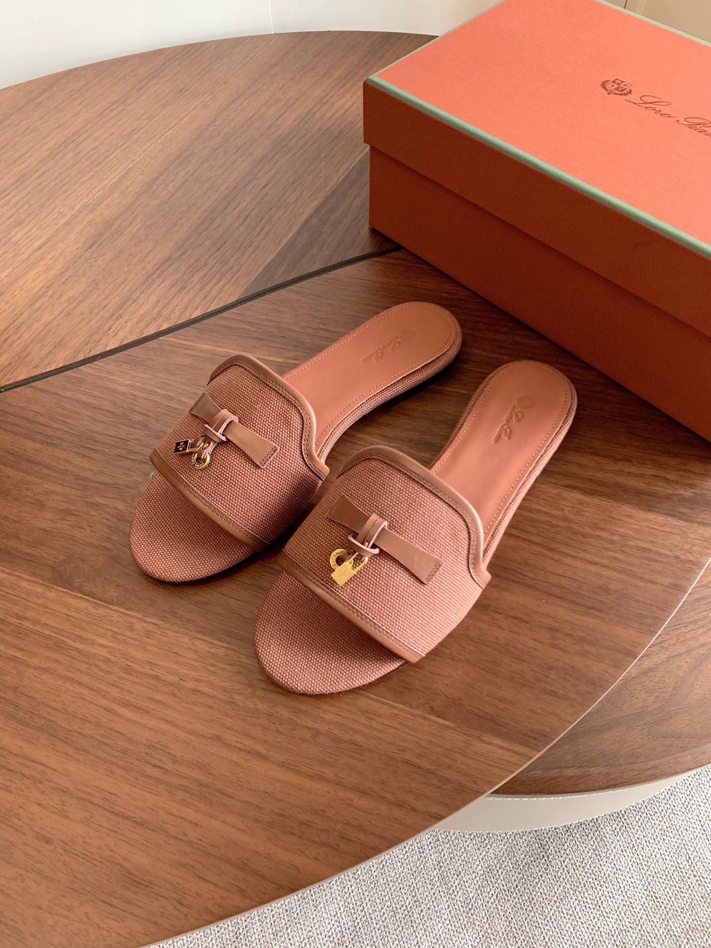 LP 26S SUMMER CHARMS SLIDES IN DUSTY ROSE BROWN CANVAS AND CALFSKIN GOLD HARDWARE
