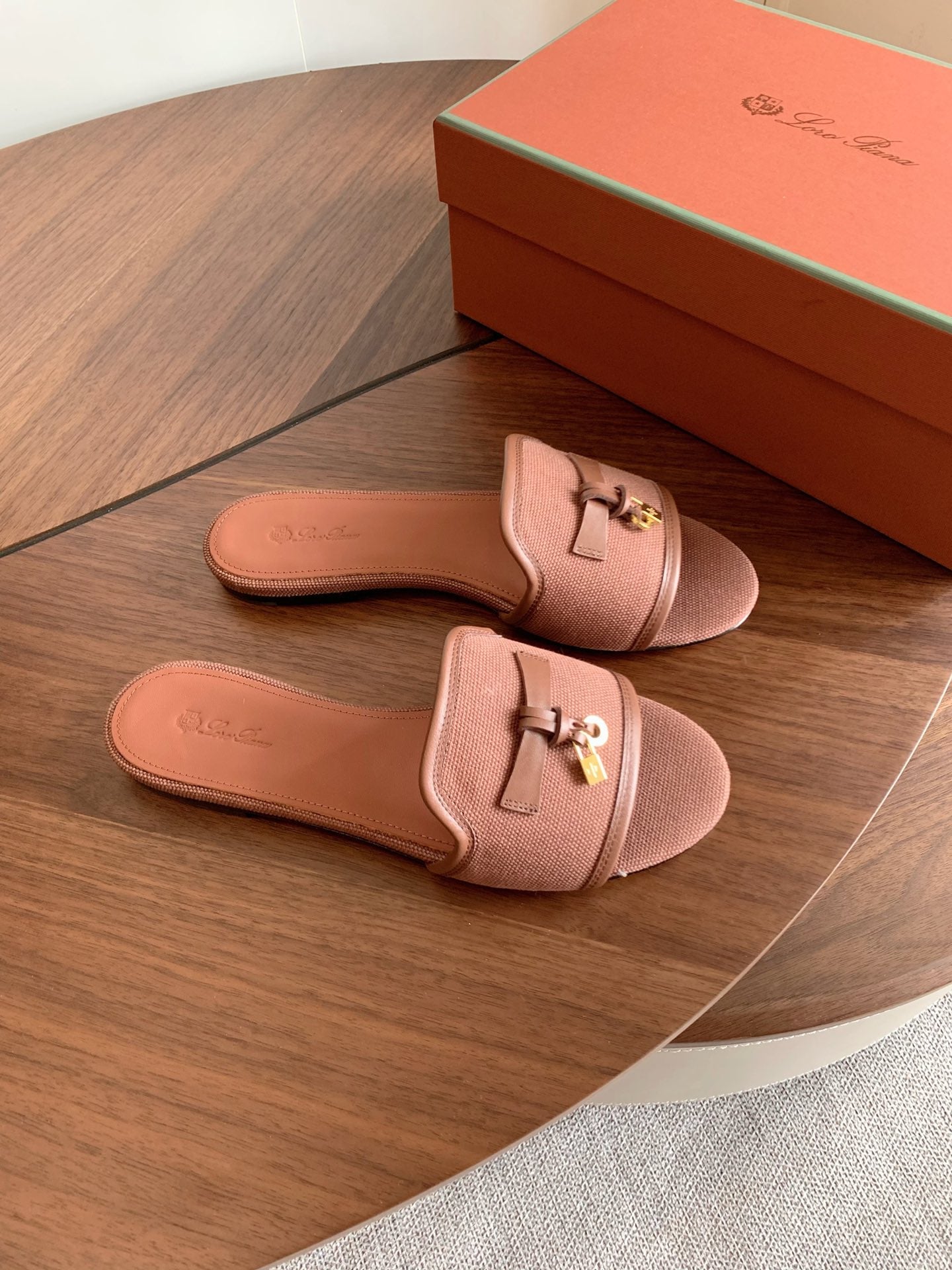 LP 26S SUMMER CHARMS SLIDES IN DUSTY ROSE BROWN CANVAS AND CALFSKIN GOLD HARDWARE