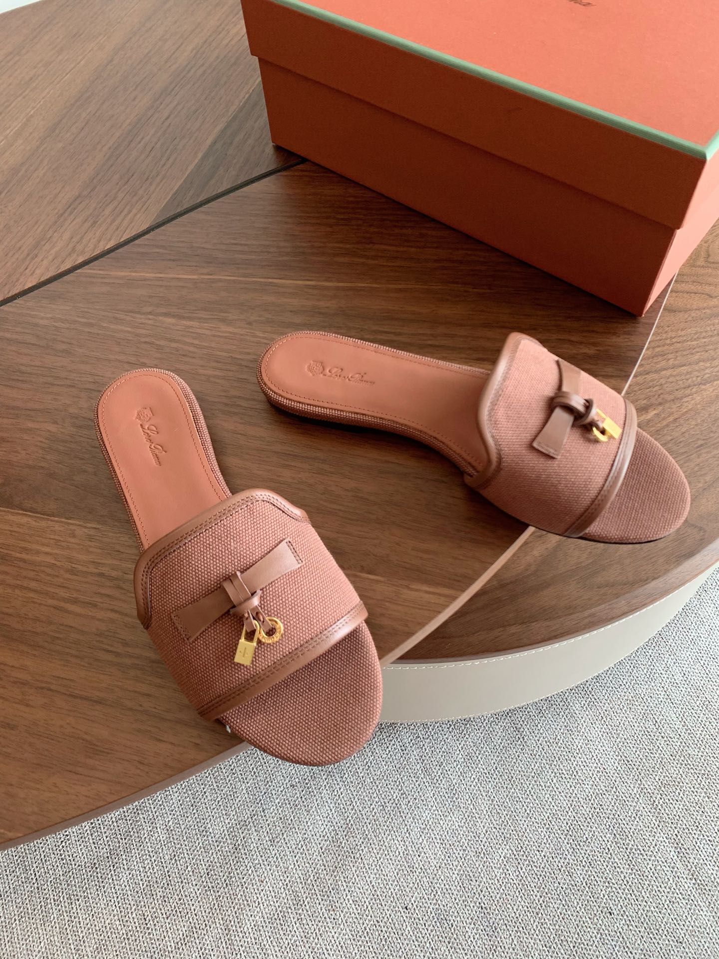 LP 26S SUMMER CHARMS SLIDES IN DUSTY ROSE BROWN CANVAS AND CALFSKIN GOLD HARDWARE