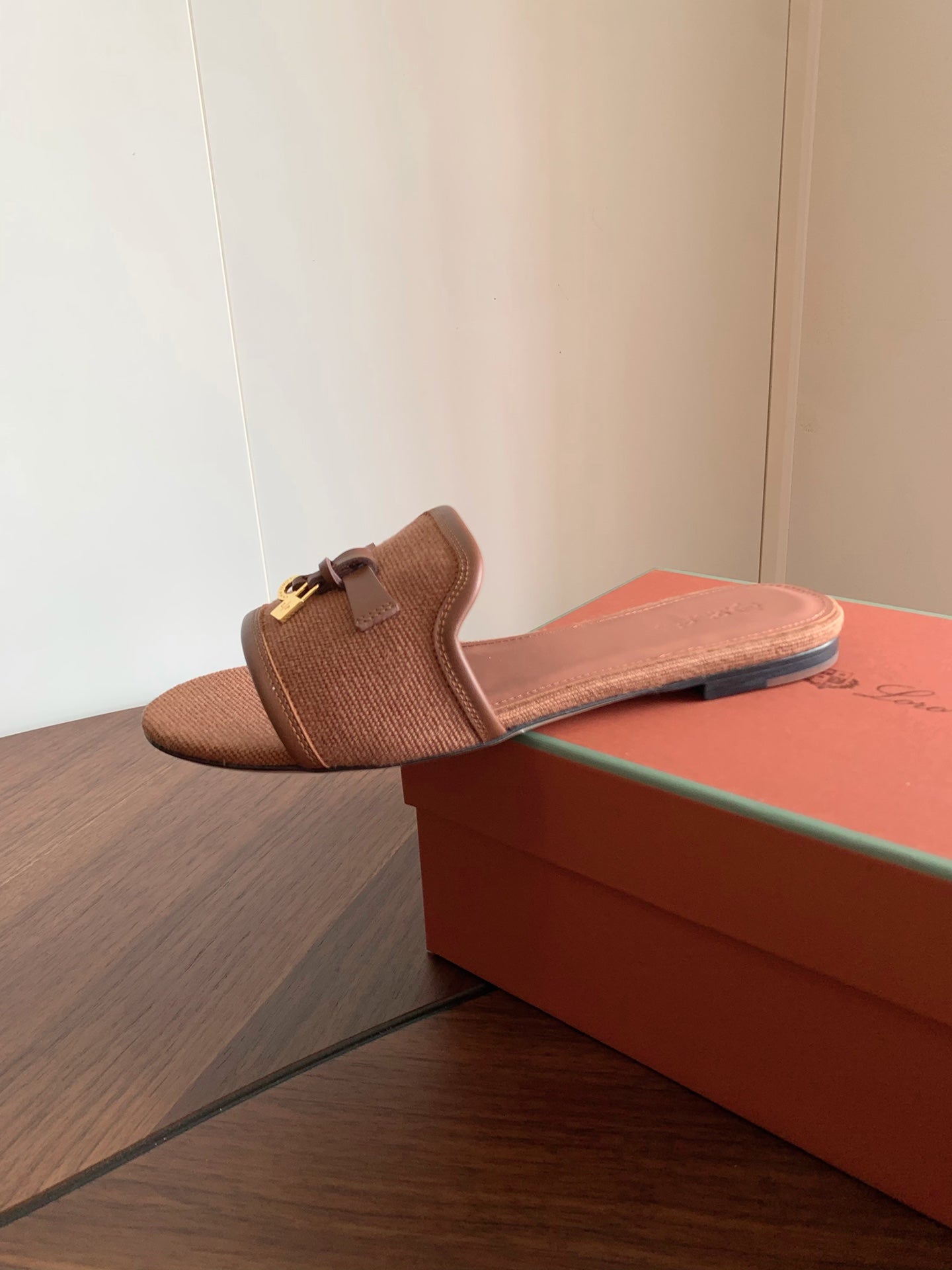 LP 26S SUMMER CHARMS SLIDES IN CARAMEL BROWN CANVAS AND CALFSKIN GOLD HARDWARE
