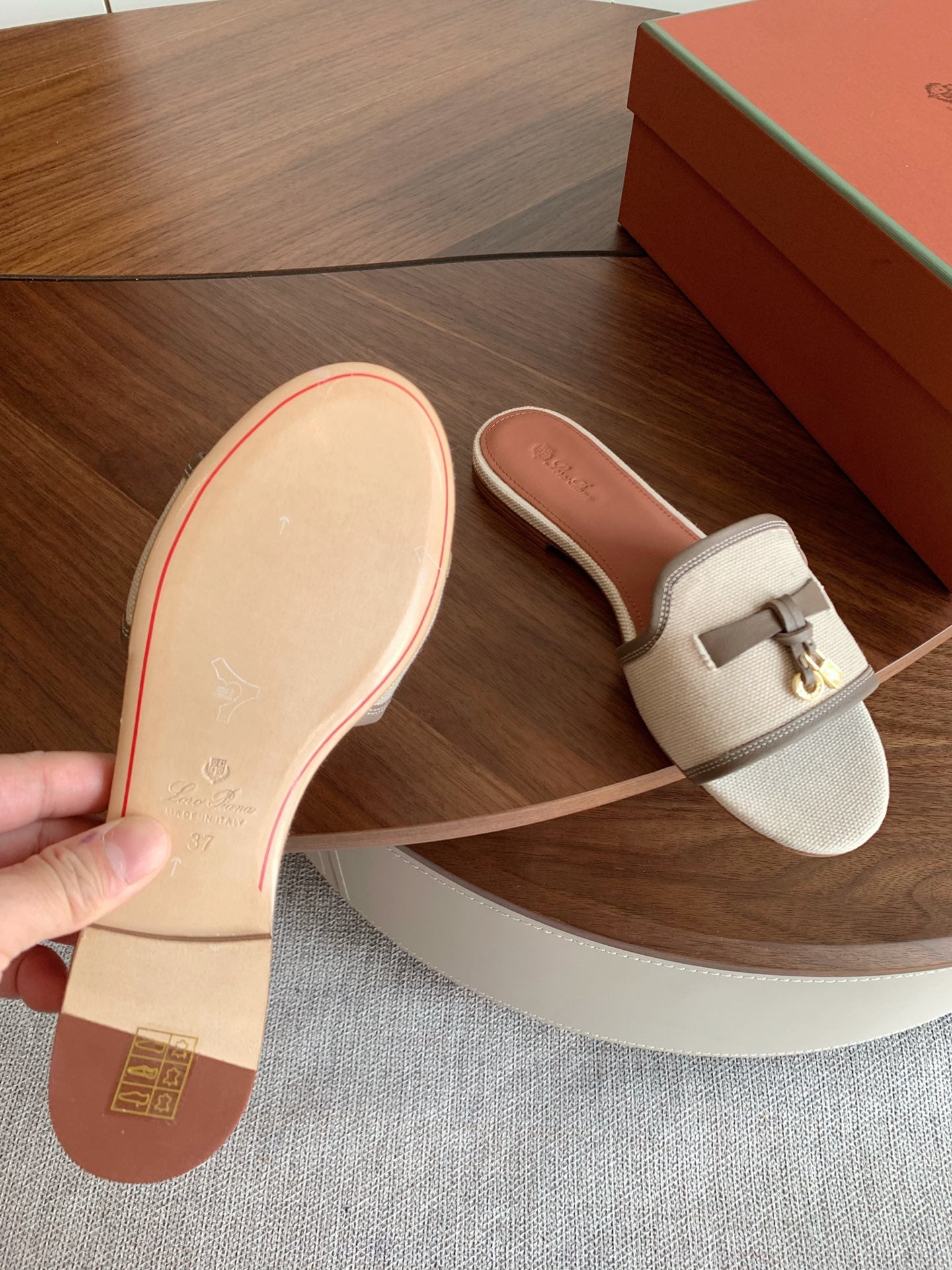 LP 26S SUMMER CHARMS SLIDES IN BEIGE CANVAS AND TAUPE BROWN CALFSKIN GOLD HARDWARE
