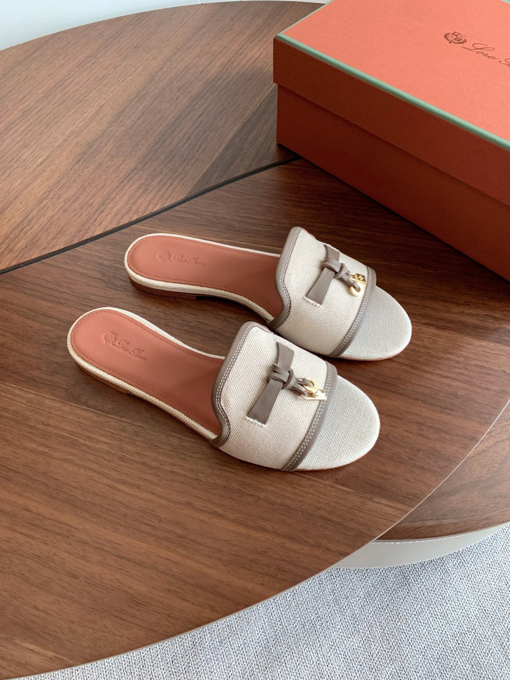 LP 26S SUMMER CHARMS SLIDES IN BEIGE CANVAS AND TAUPE BROWN CALFSKIN GOLD HARDWARE