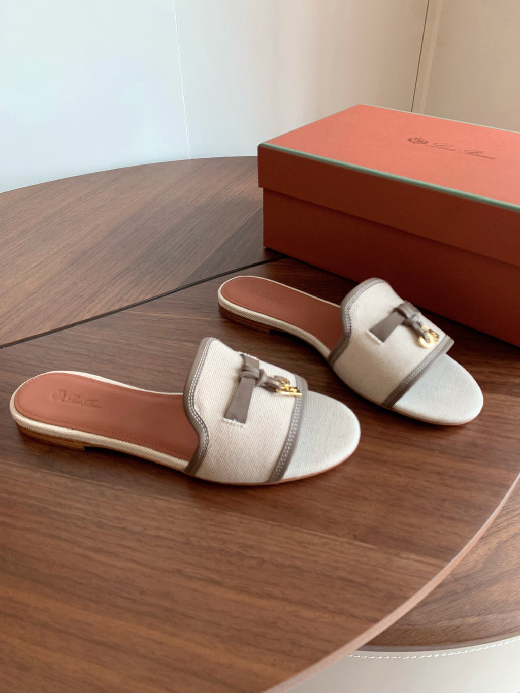 LP 26S SUMMER CHARMS SLIDES IN BEIGE CANVAS AND TAUPE BROWN CALFSKIN GOLD HARDWARE