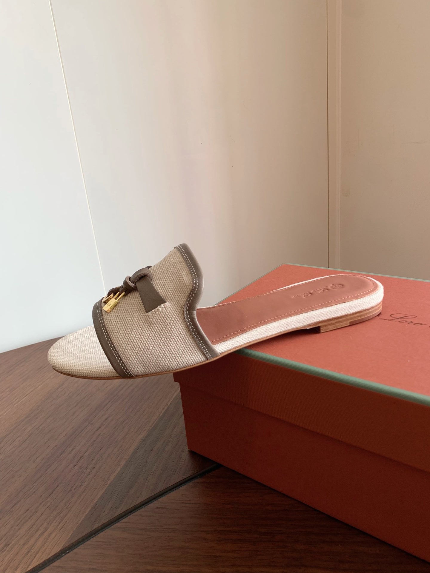 LP 26S SUMMER CHARMS SLIDES IN BEIGE CANVAS AND TAUPE BROWN CALFSKIN GOLD HARDWARE