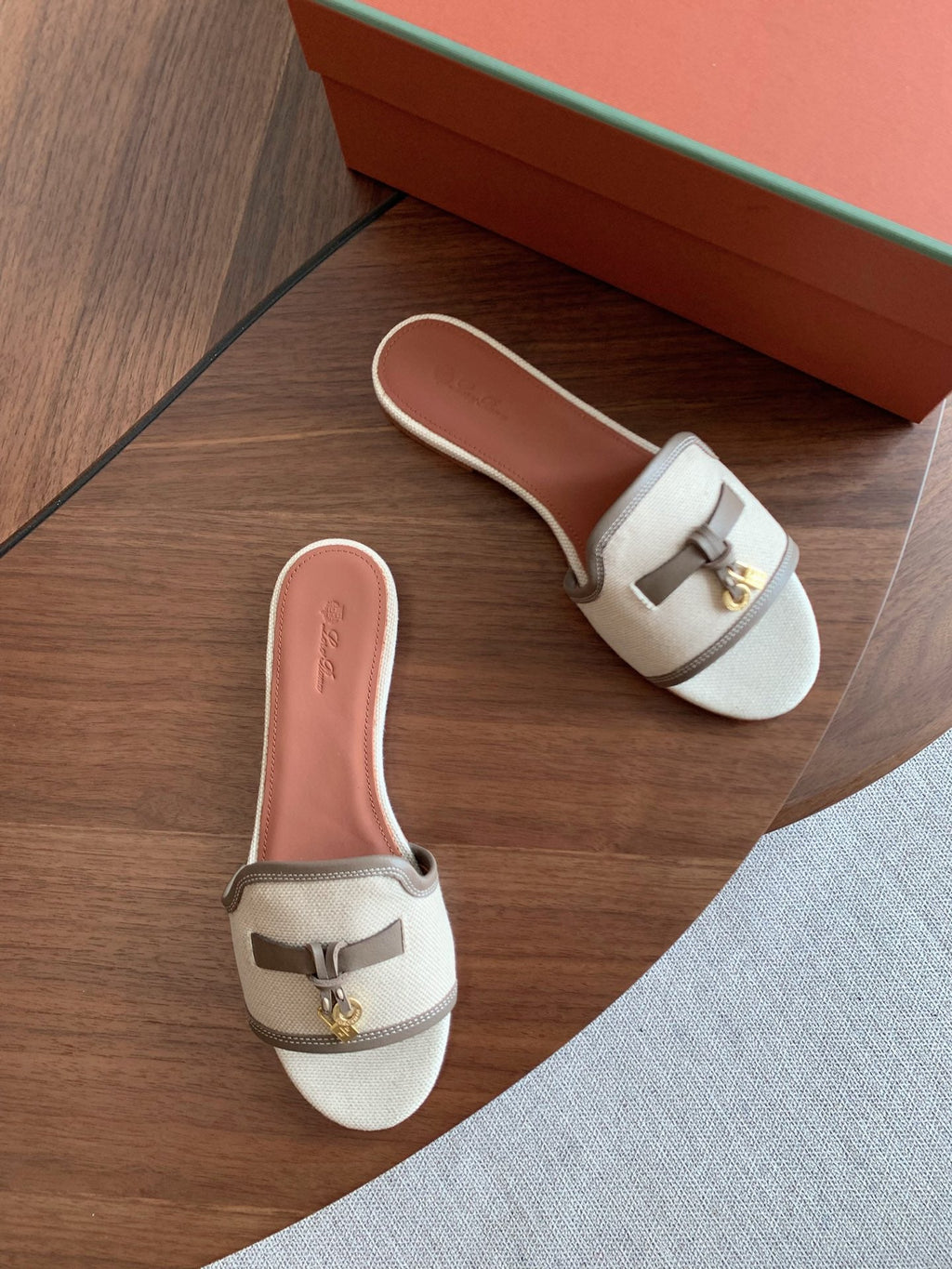 LP 26S SUMMER CHARMS SLIDES IN BEIGE CANVAS AND TAUPE BROWN CALFSKIN GOLD HARDWARE