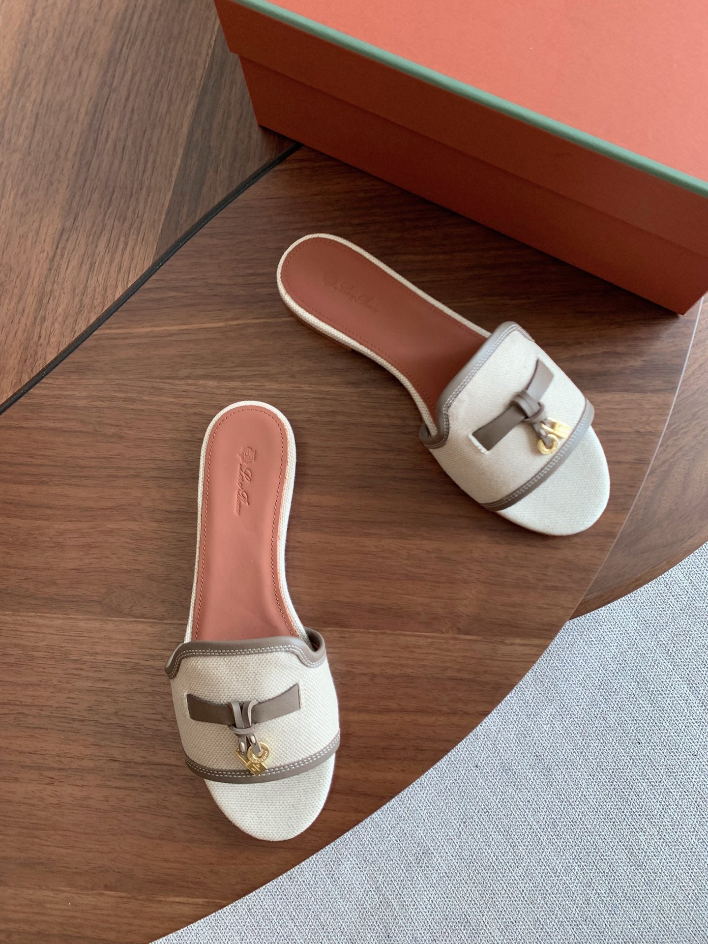 LP 26S SUMMER CHARMS SLIDES IN BEIGE CANVAS AND TAUPE BROWN CALFSKIN GOLD HARDWARE