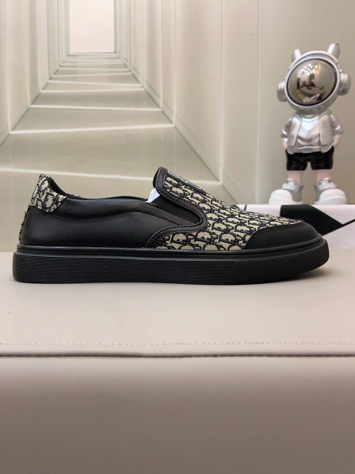 CD B23 SLIP ON BLACK CALFSKIN AND BEIGE FABRIC