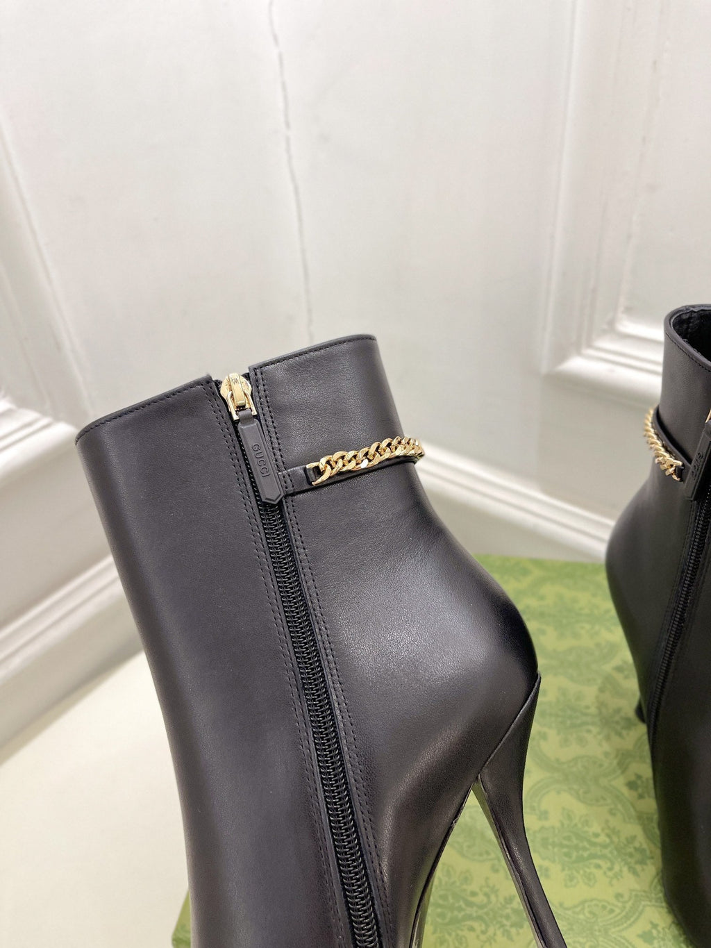 SIGNORIA SHORT BOOTS 10.5CM IN BLACK CALFSKIN