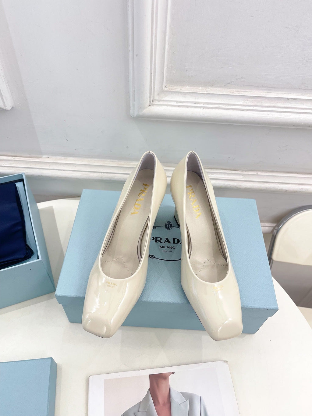 SQUARE TOE HIGH PUMPS IN WHITE GLOSSY CALFSKIN