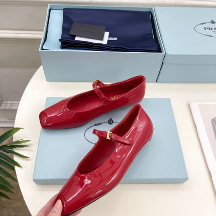 MARY JANE FLATS SQUARE TOE IN CRIMSON RED PATENT SHEEPSKIN