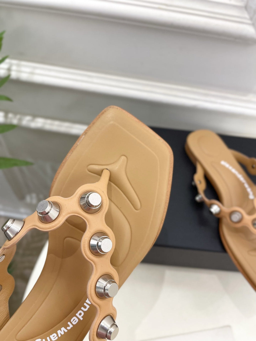 RHODES STUDDED THONG SANDALS IN BROWN CALFSKIN
