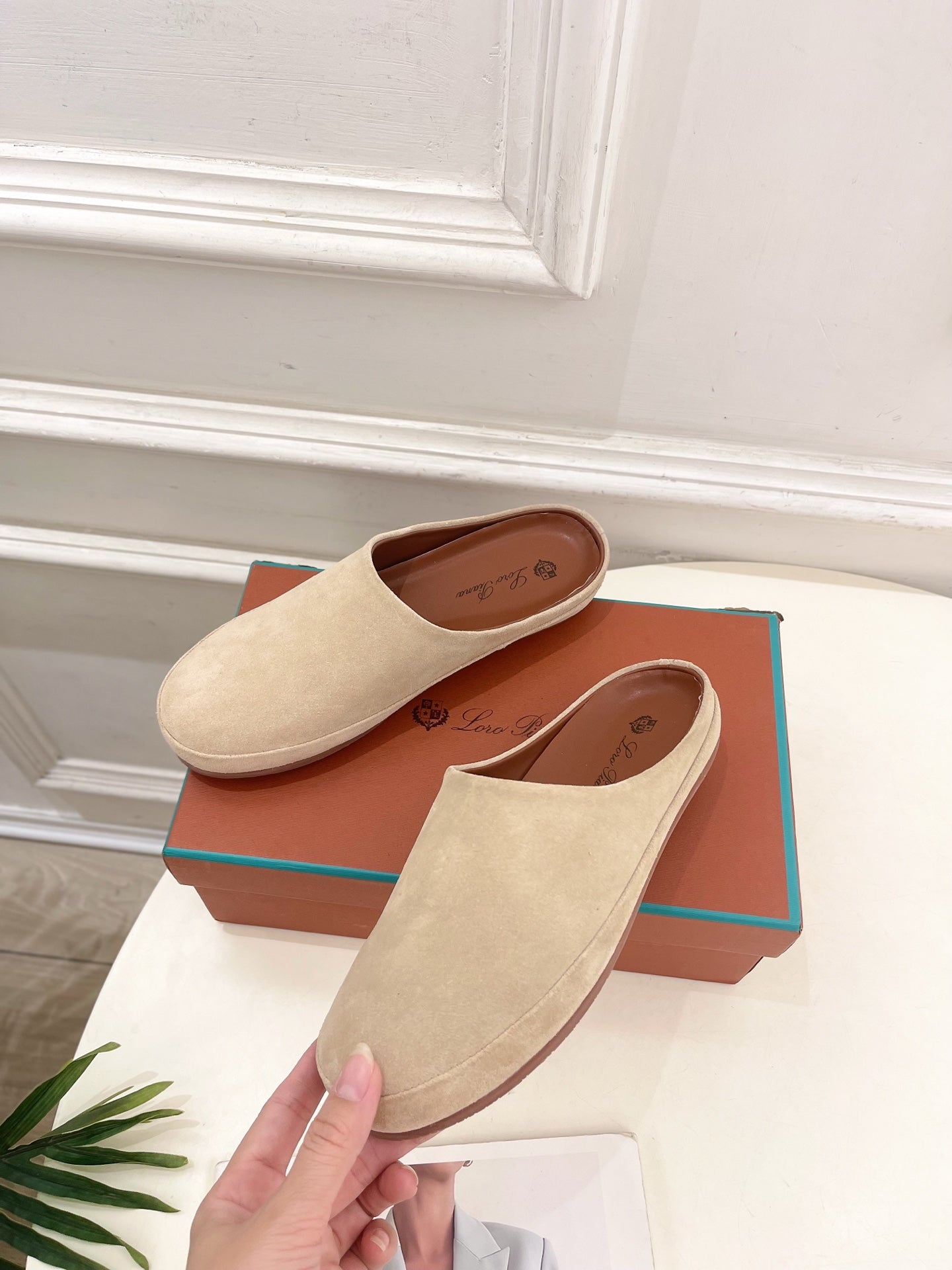 LP 25S MULES IN WARM BEIGE SUEDE