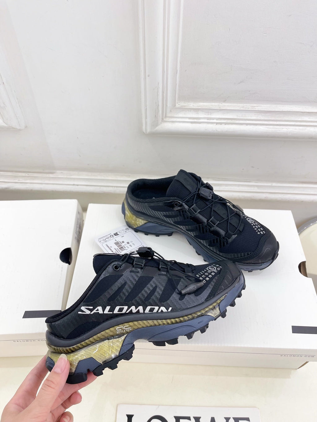 ALO 25S SALOMON XT-6 SNEAKER MULE IN BLACK TPU