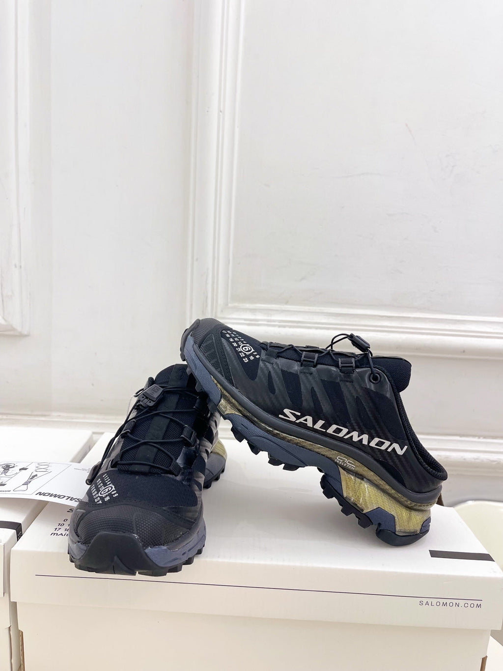 ALO 25S SALOMON XT-6 SNEAKER MULE IN BLACK TPU