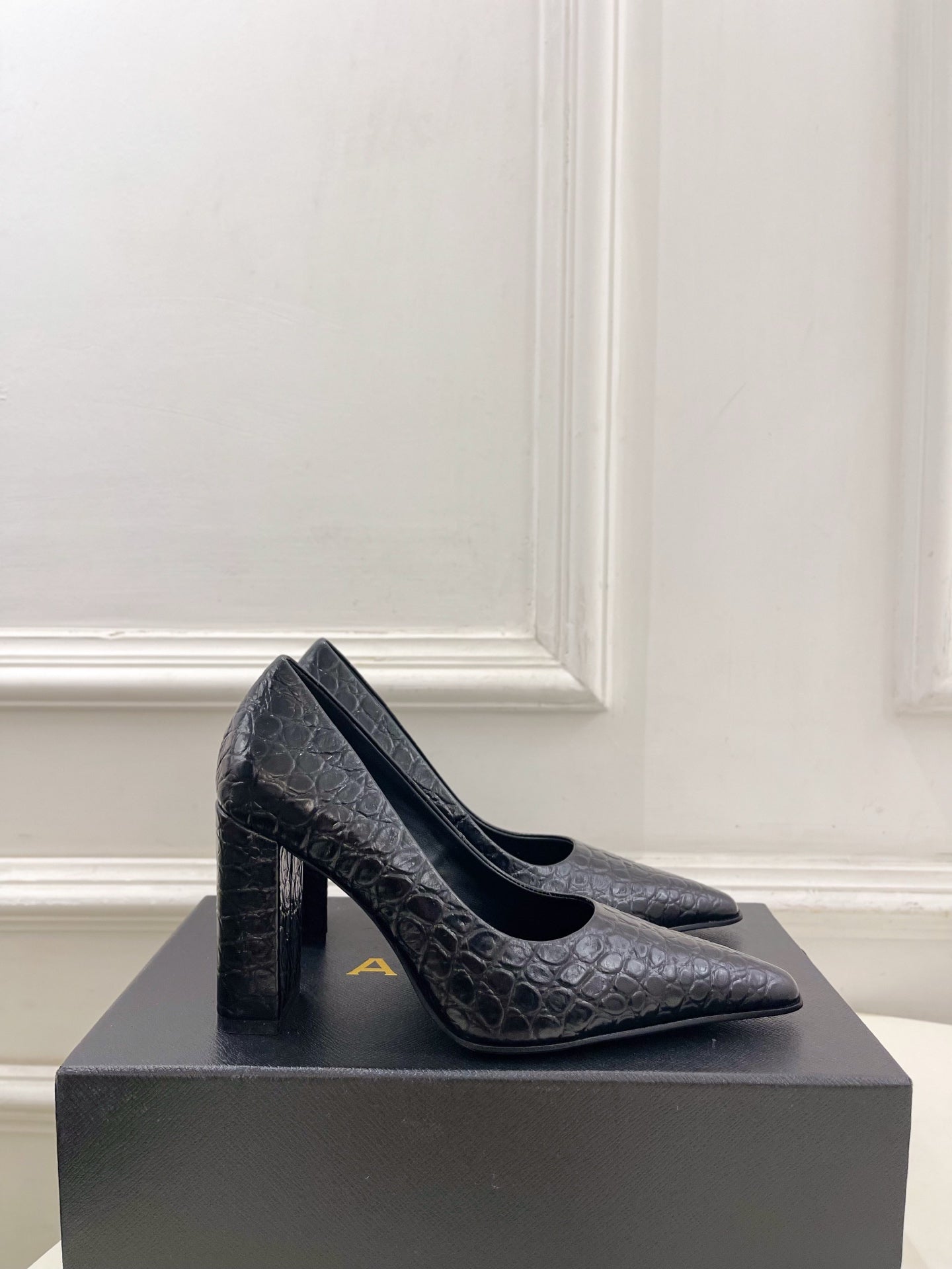 ALAIA 26S HIGH HEELS 95 MM IN BLACK CROCODILE-EMBOSSED CALFSKIN