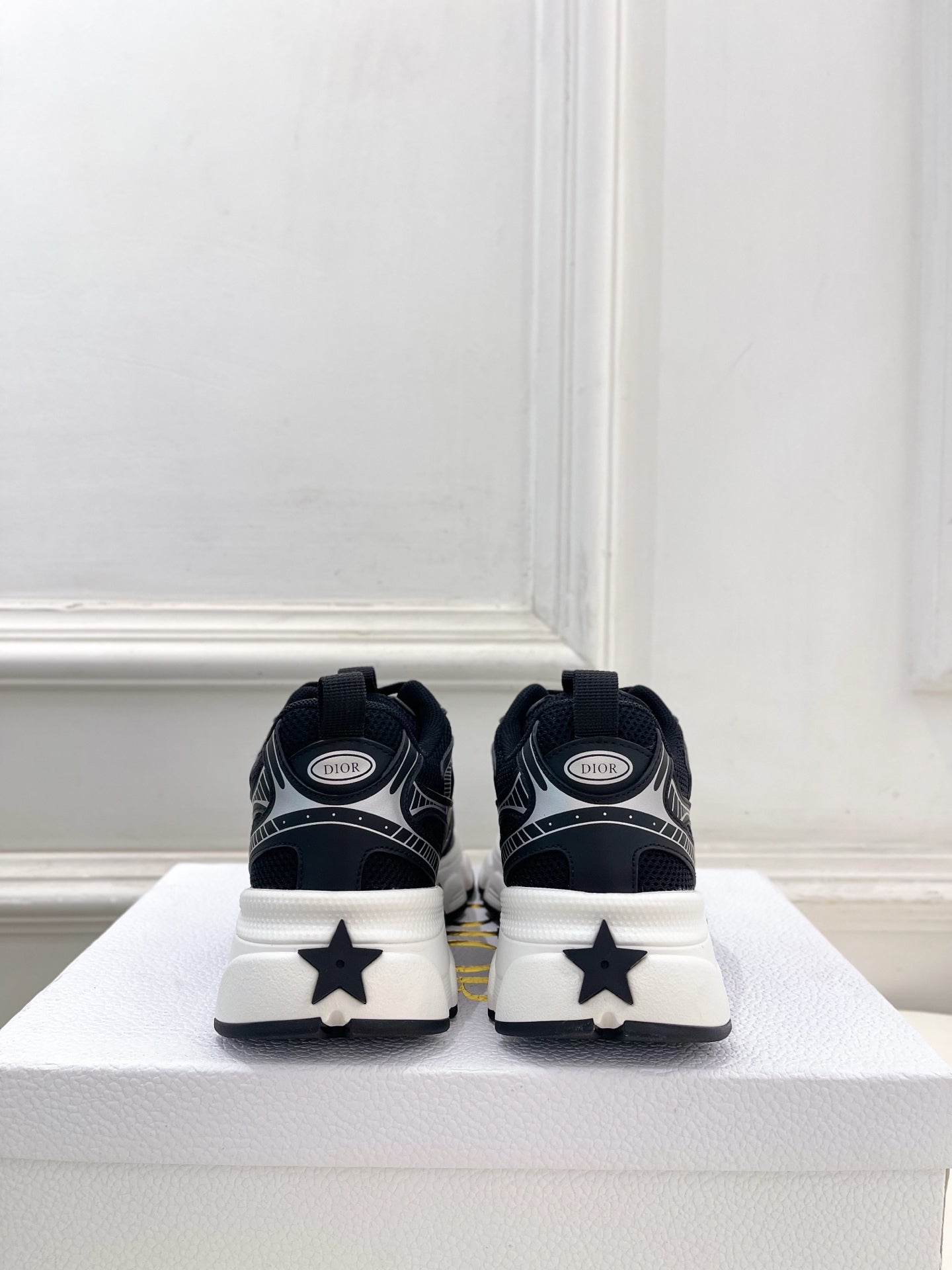 DIOR 26S SNEAKER IN BLACK CALFSKIN AND MESH FABRIC