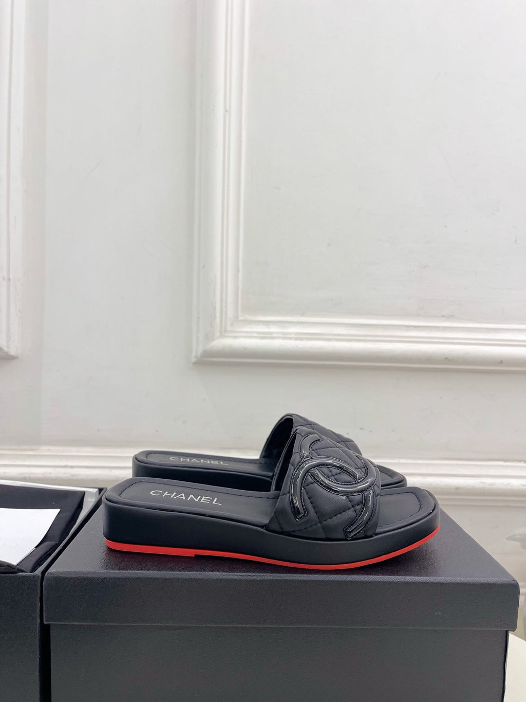CHANEL 26S FLAT SLIDES IN BLACK LAMBSKIN WITH CC LOGO