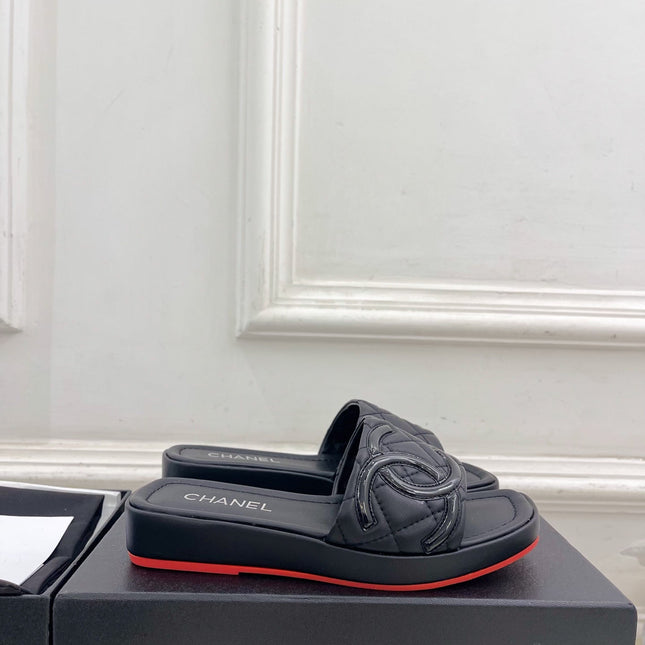 CHANEL 26S FLAT SLIDES IN BLACK LAMBSKIN WITH CC LOGO