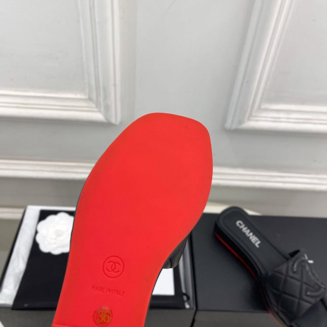CHANEL 26S FLAT SLIDES IN BLACK LAMBSKIN WITH CC LOGO