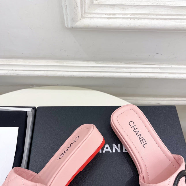 CHANEL 26S FLAT SLIDES IN LIGHT PINK LAMBSKIN WITH BLACK CC LOGO