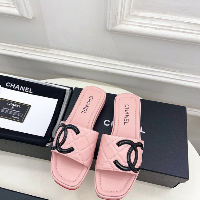 CHANEL 26S FLAT SLIDES IN LIGHT PINK LAMBSKIN WITH BLACK CC LOGO