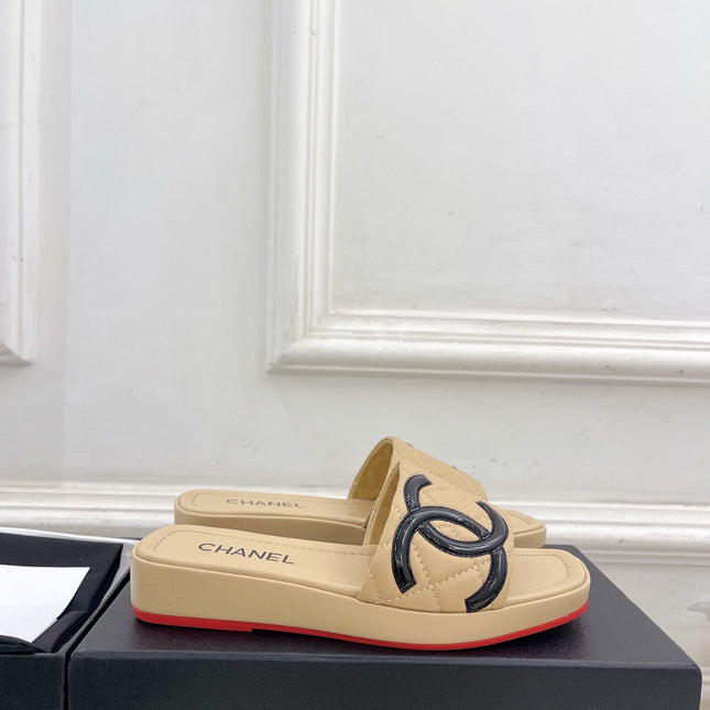 CHANEL 26S FLAT SLIDES IN BEIGE LAMBSKIN WITH BLACK CC LOGO