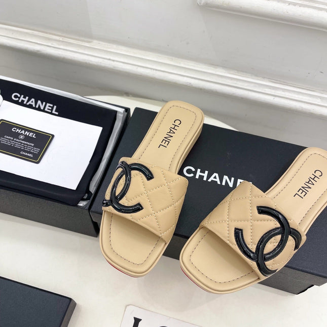 CHANEL 26S FLAT SLIDES IN BEIGE LAMBSKIN WITH BLACK CC LOGO